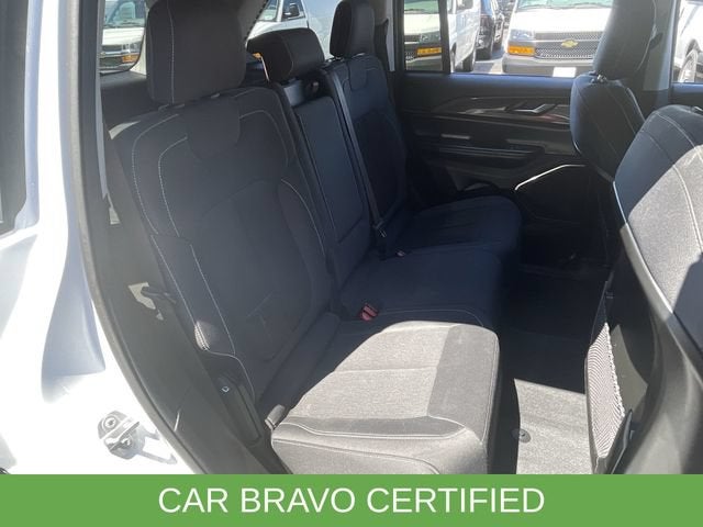 2022 Jeep Grand Cherokee Laredo 4x4