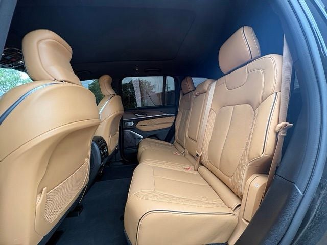 2023 Jeep Grand Cherokee Summit