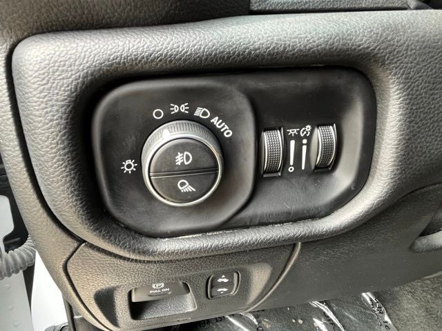 2023 RAM 1500 Laramie Crew Cab 4x4 5'7' Box