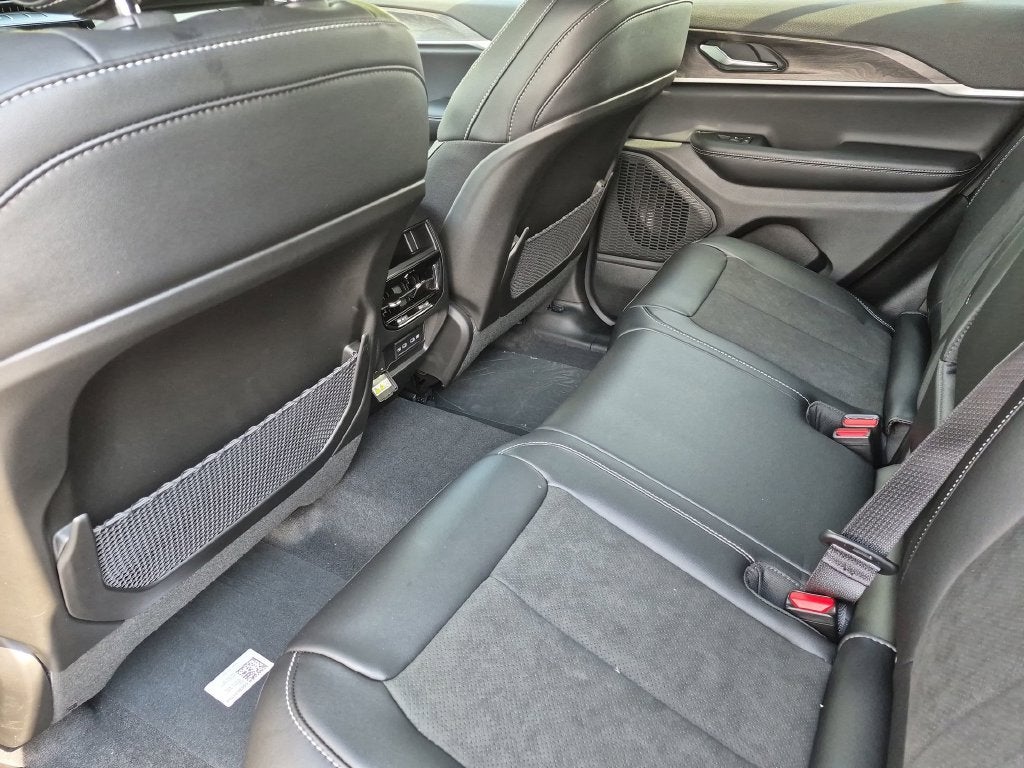 2026 Jeep Grand Cherokee Altitude