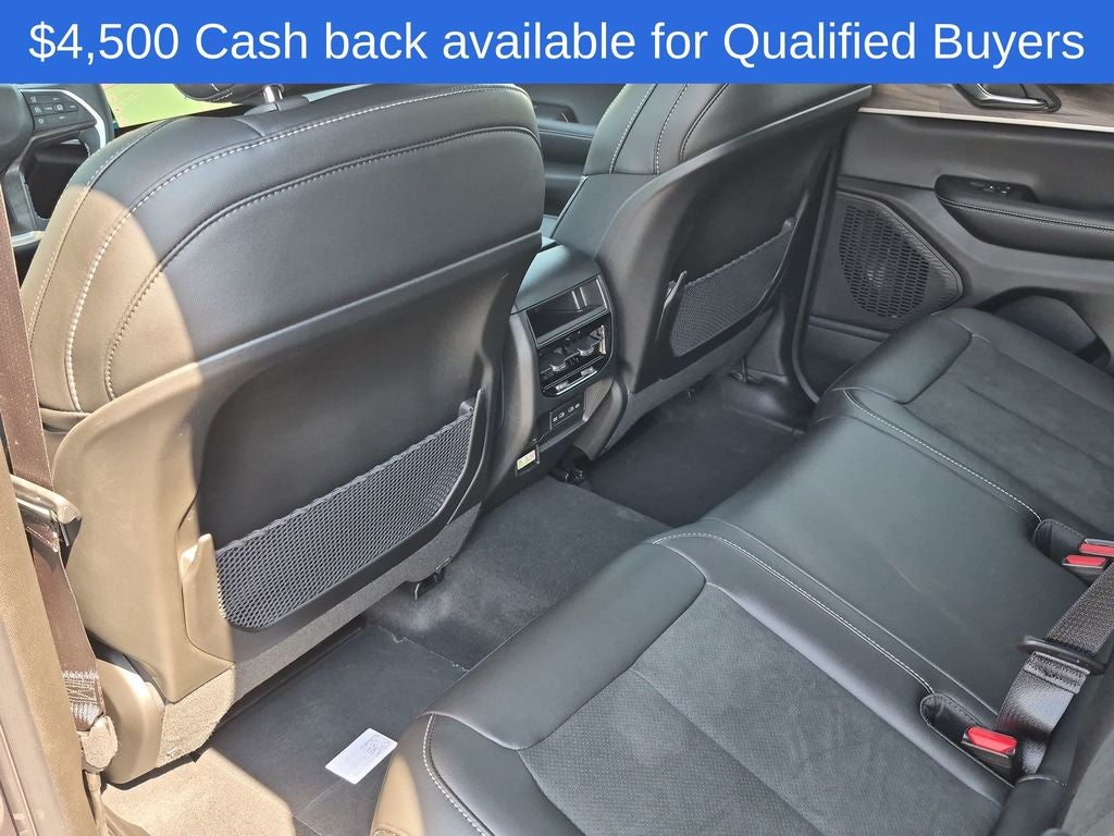 2026 Jeep Grand Cherokee Laredo Altitude