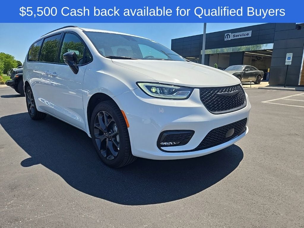 2026 Chrysler Pacifica Select