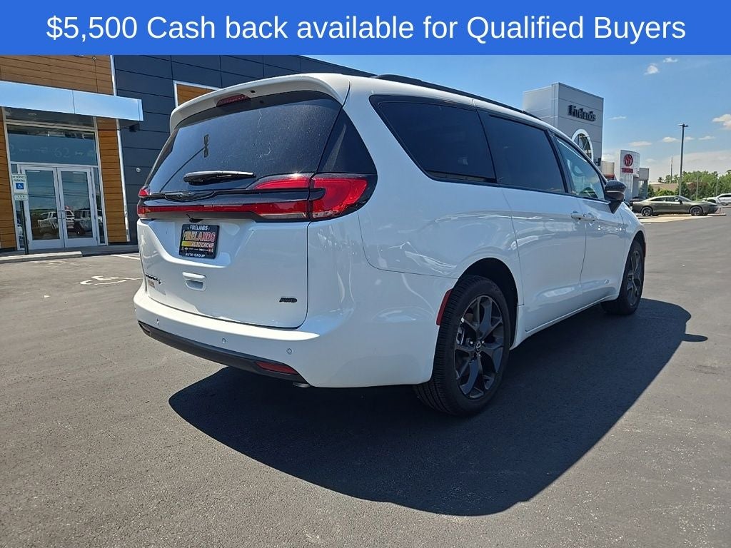 2026 Chrysler Pacifica Select