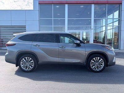 2026 Toyota Highlander Hybrid Platinum