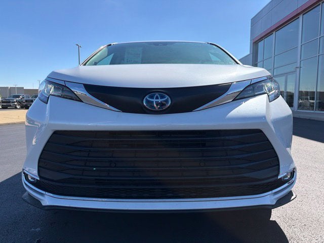 2023 Toyota Sienna XLE 8 Passenger