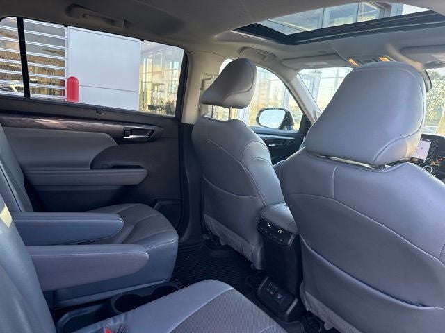 2022 Toyota Highlander Hybrid Limited