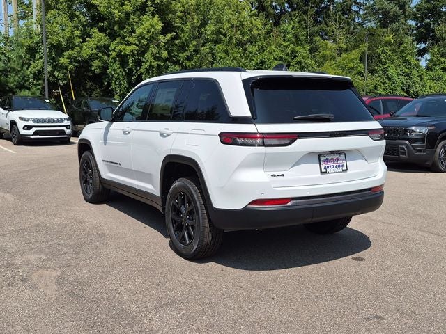2026 Jeep Grand Cherokee Laredo Altitude