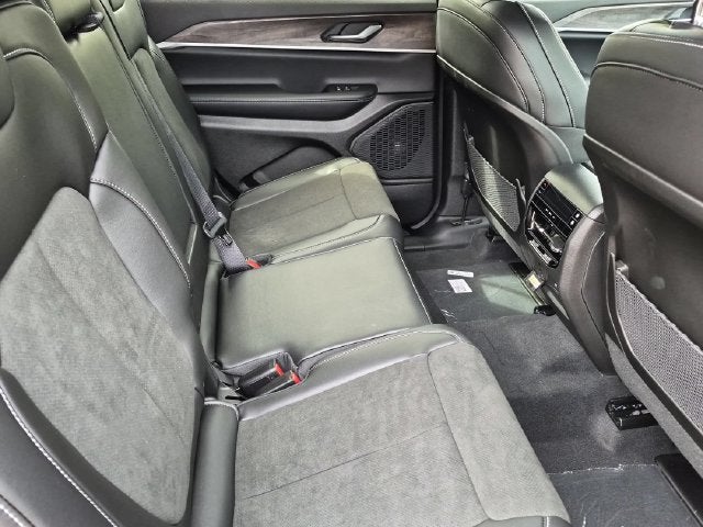 2027 Jeep Grand Cherokee L Laredo Altitude