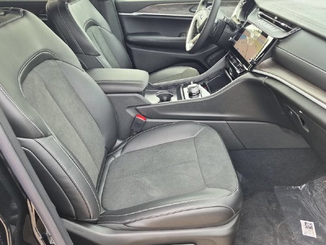 2027 Jeep Grand Cherokee L Laredo Altitude