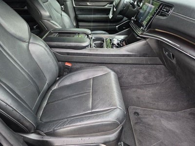 2023 Jeep Wagoneer Base