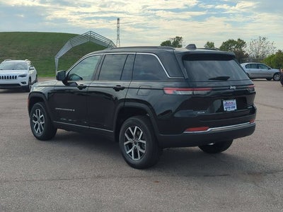 2027 Jeep Grand Cherokee Laredo X