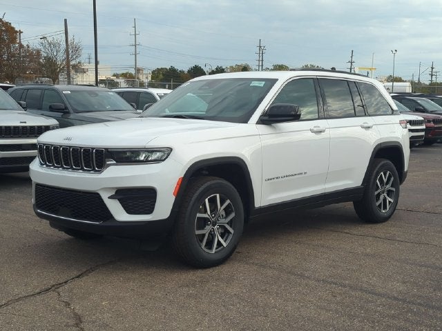2027 Jeep Grand Cherokee GRAND CHEROKEE LAREDO X 4X4