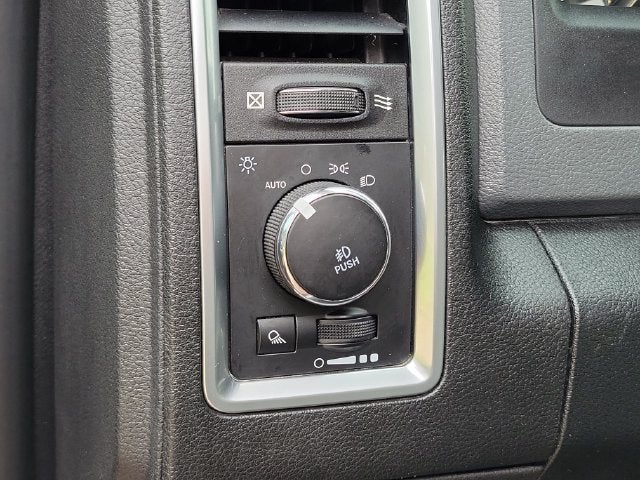 2017 RAM 1500 Big Horn Crew Cab 4x4 5'7" Box