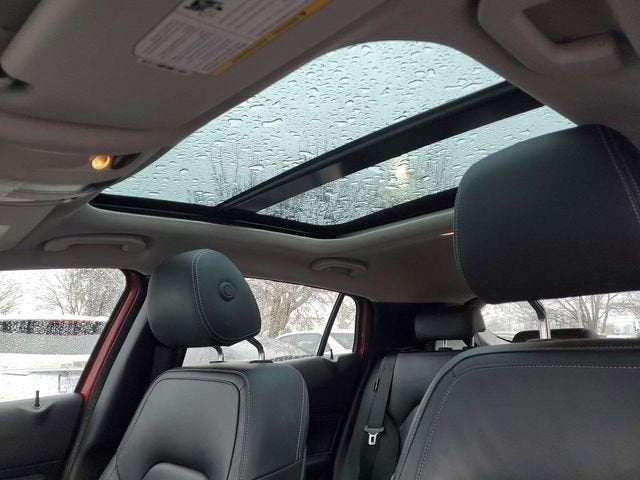 2017 INFINITI QX30 Premium