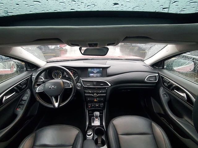 2017 INFINITI QX30 Premium