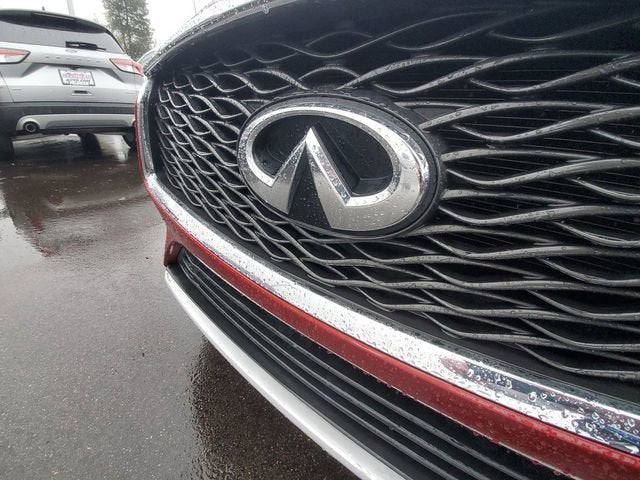 2017 INFINITI QX30 Premium