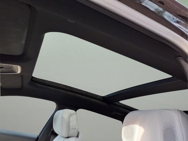 2024 Cadillac LYRIQ Luxury 2