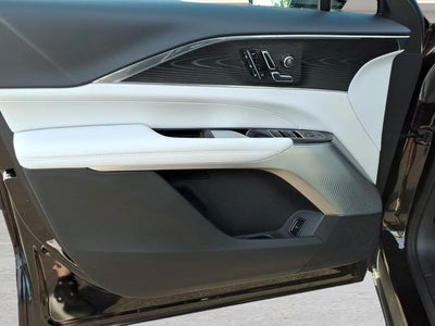 2024 Cadillac LYRIQ Luxury 2