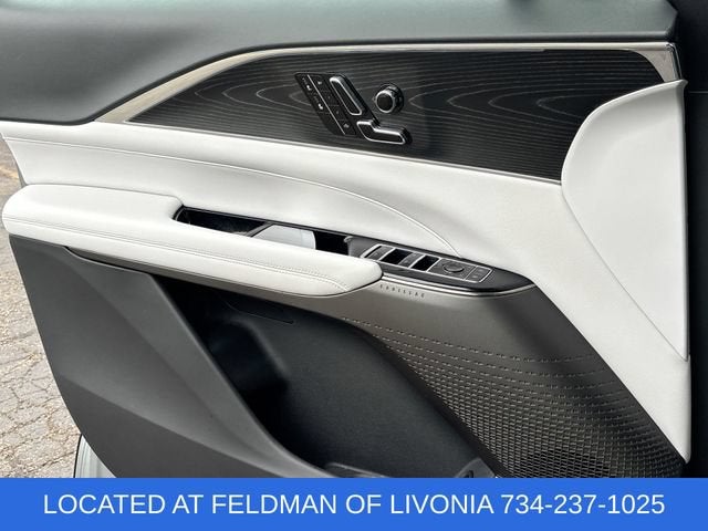 2024 Cadillac LYRIQ Luxury 1