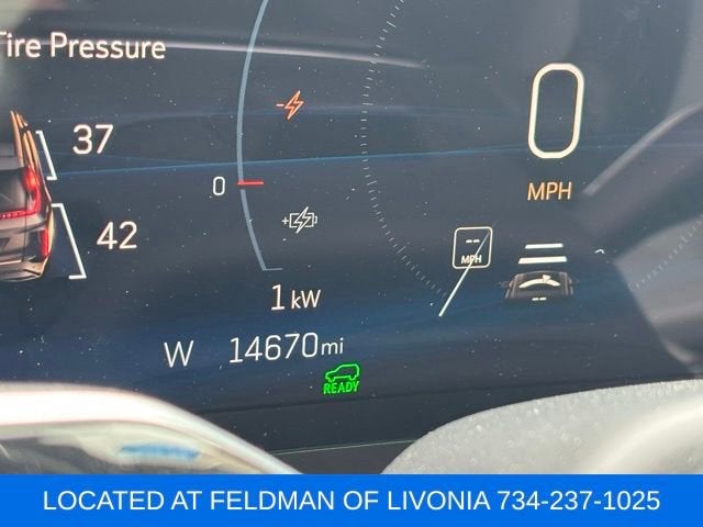 2024 Cadillac LYRIQ Luxury 2