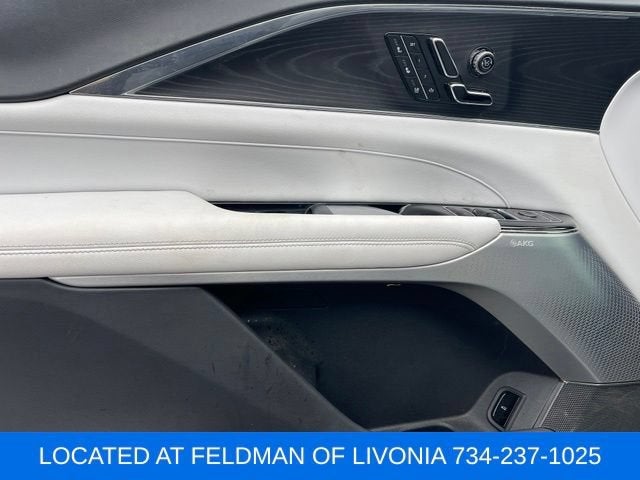2024 Cadillac LYRIQ Luxury 2