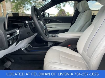 2024 Cadillac LYRIQ Luxury 2