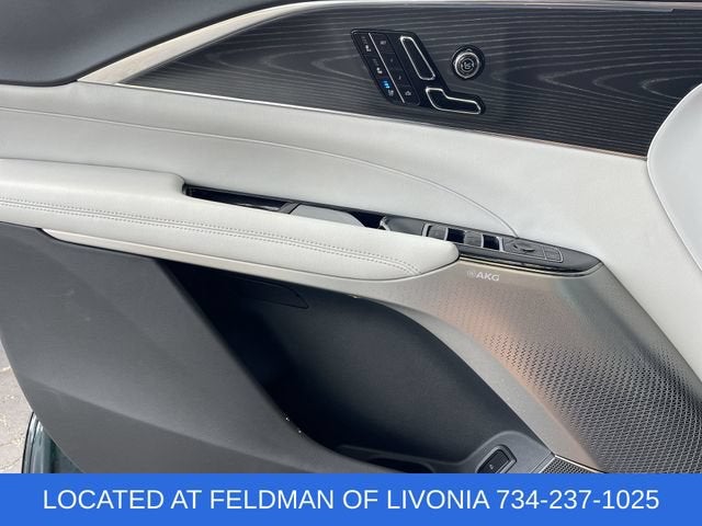 2024 Cadillac LYRIQ Luxury 2