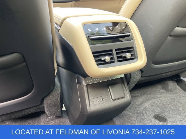 2024 Cadillac LYRIQ Luxury 3