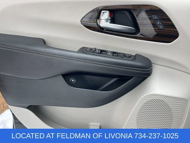 2023 Chrysler Pacifica Hybrid Limited