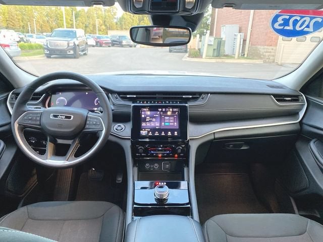 2023 Jeep Grand Cherokee L Laredo 4x4