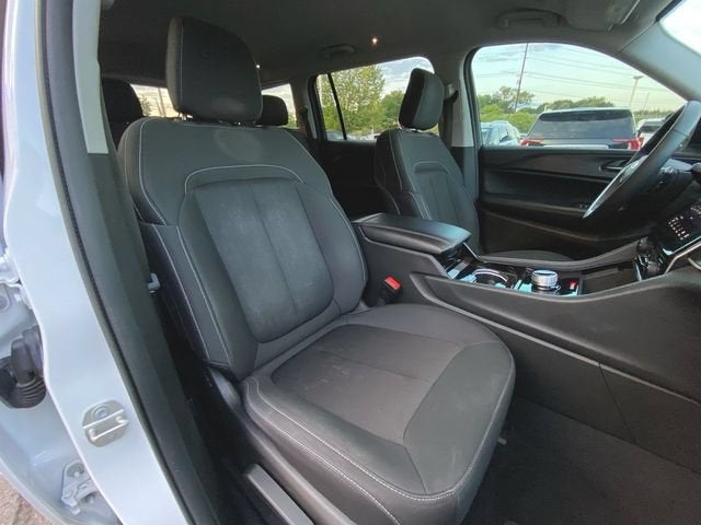 2023 Jeep Grand Cherokee L Laredo 4x4