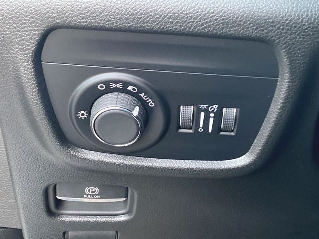 2023 Jeep Grand Cherokee L Laredo 4x4