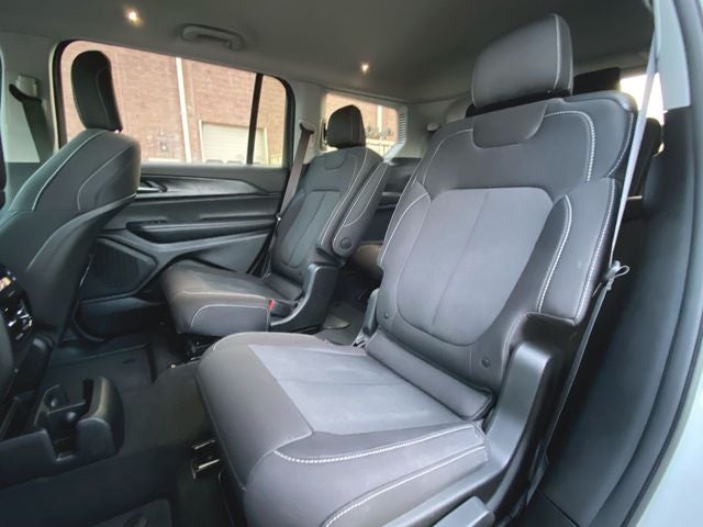 2023 Jeep Grand Cherokee L Laredo 4x4