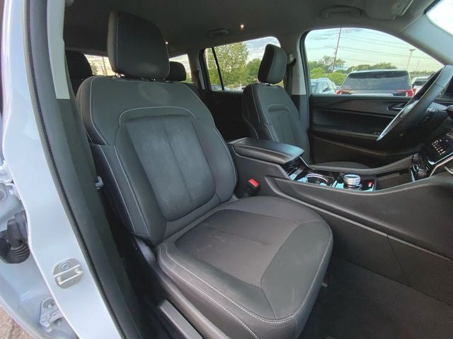 2023 Jeep Grand Cherokee L Laredo 4x4