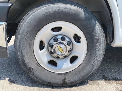 2025 Chevrolet Express Passenger 1LT