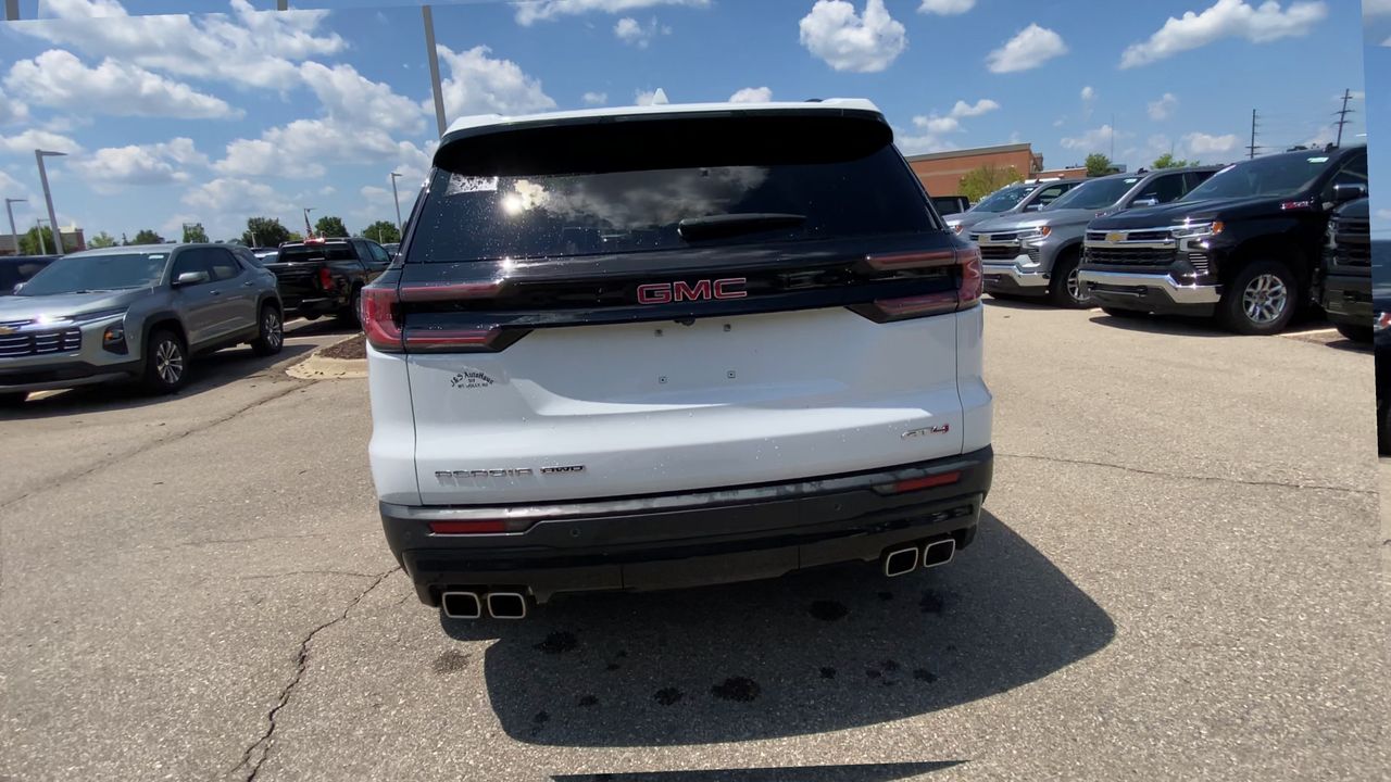 2024 GMC Acadia AT4