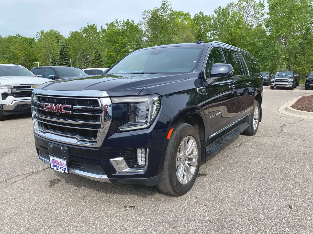 2023 GMC Yukon XL SLT
