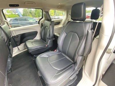 2024 Chrysler Pacifica Hybrid Select