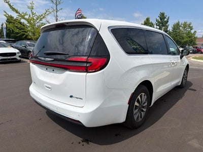 2024 Chrysler Pacifica Hybrid Select