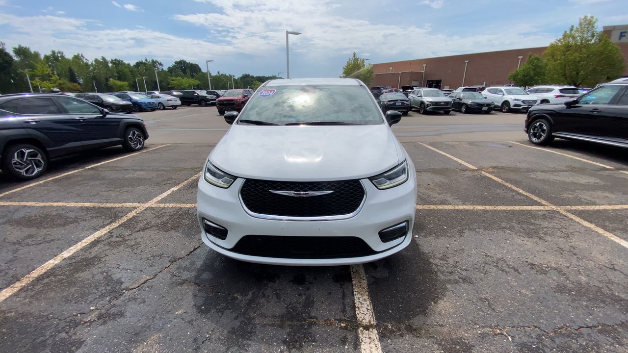 2024 Chrysler Pacifica Hybrid Select
