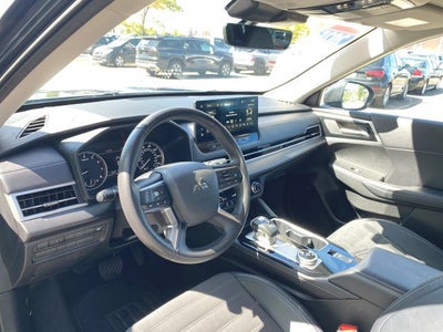 2025 Mitsubishi Outlander SE