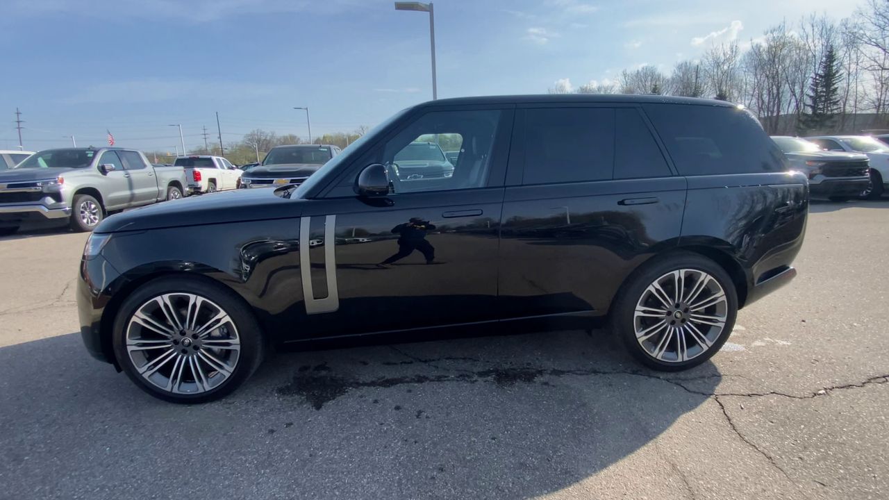 2025 Land Rover Range Rover SE