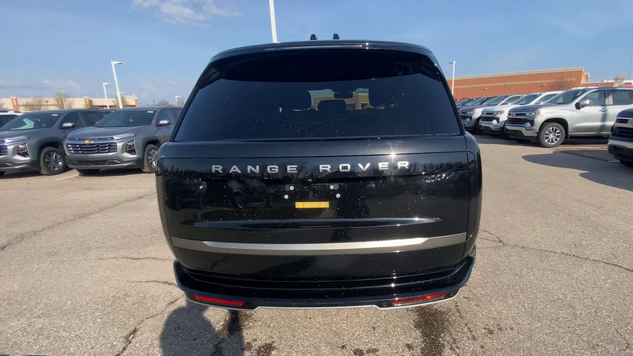 2025 Land Rover Range Rover SE