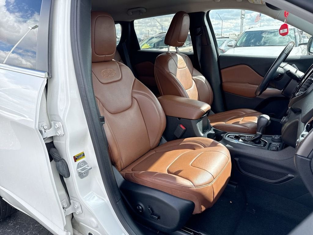 2019 Jeep Cherokee Overland