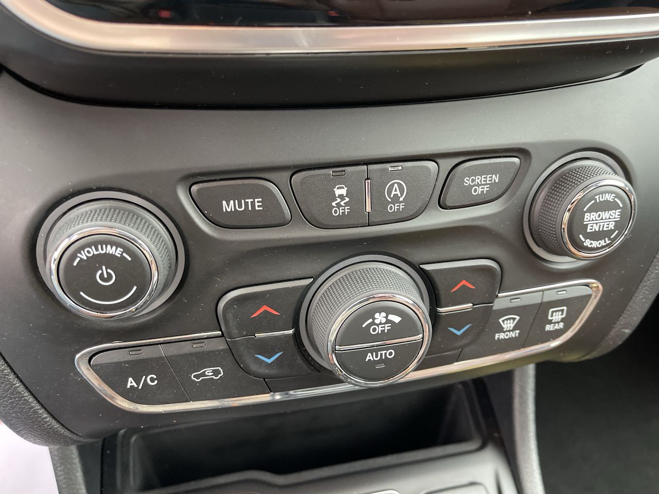 2019 Jeep Cherokee Overland