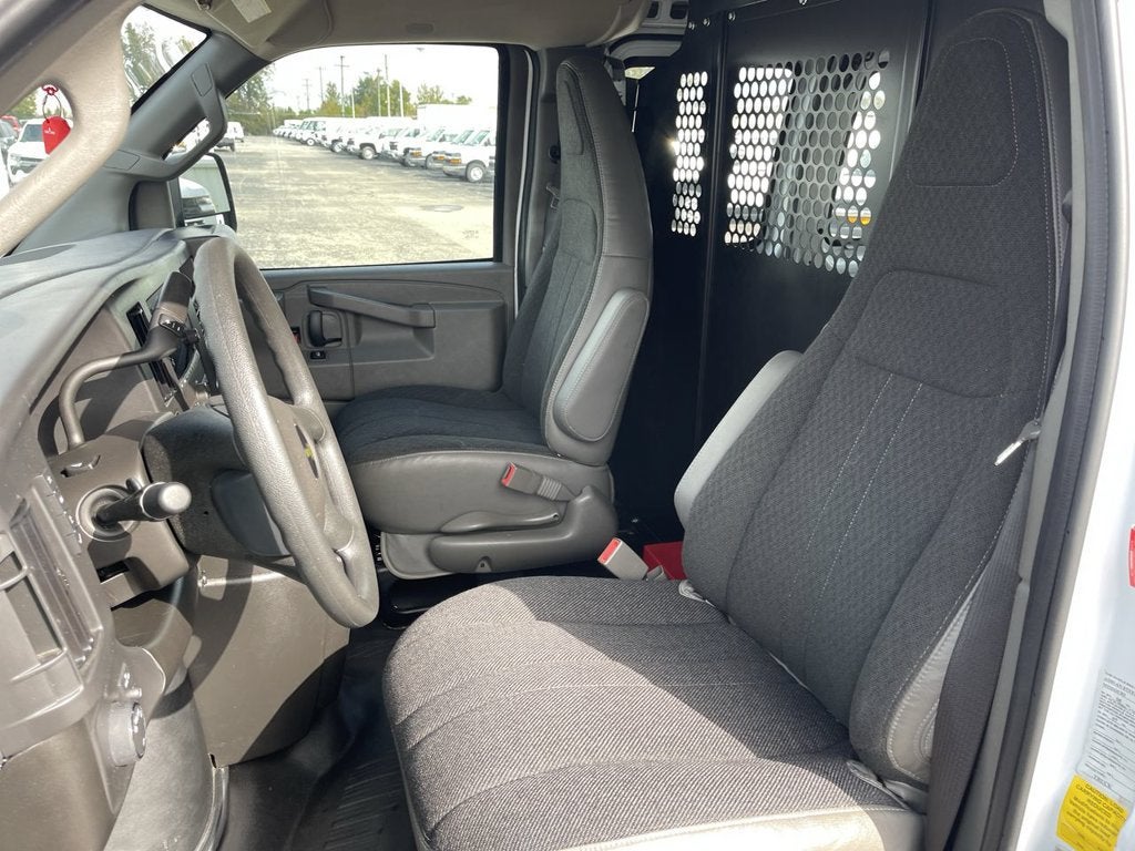 2025 Chevrolet Express Cargo WT