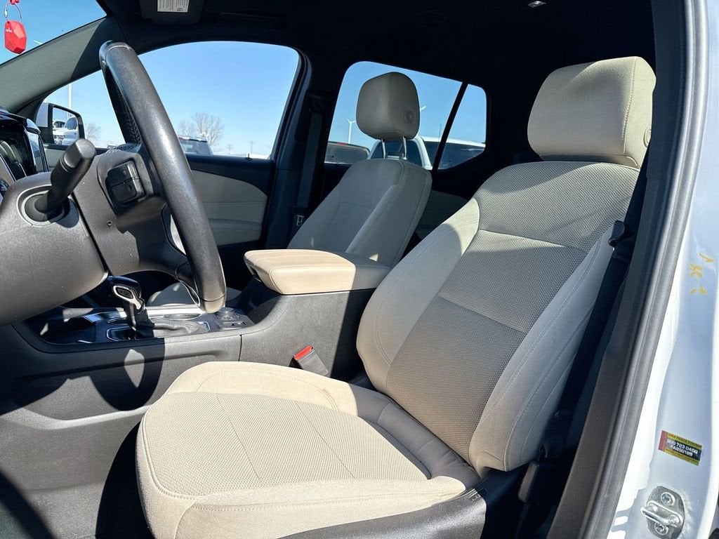 2022 Chevrolet Traverse LT Cloth