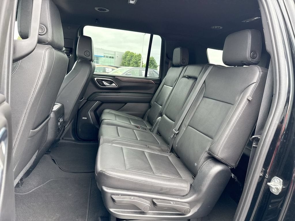 2023 Chevrolet Suburban LT