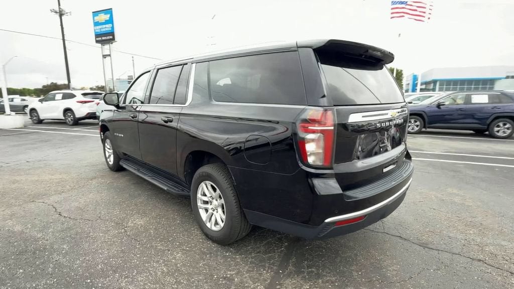 2023 Chevrolet Suburban LT