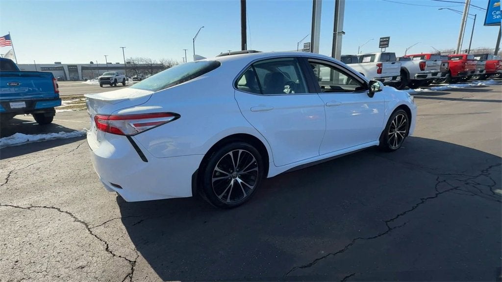 2020 Toyota Camry SE